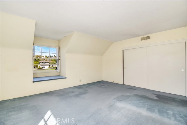 Third bedroom, large double closet