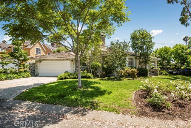 PAVER DRIVEWAY AND DOUBLE GARAGE