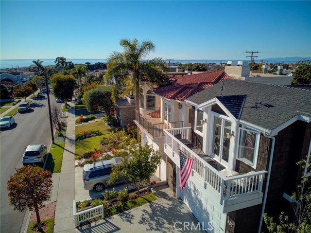637 17th Street, Manhattan Beach, California 90266, 6 Bedrooms Bedrooms, ,3 BathroomsBathrooms,Residential,Sold,17th,SB20249999