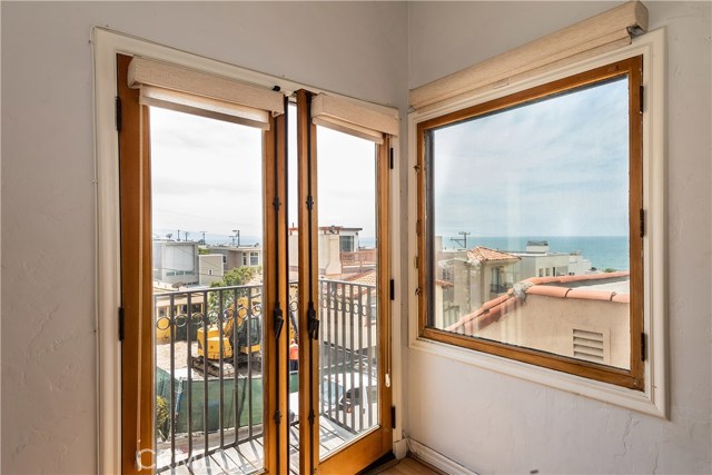 205 40th Street, Manhattan Beach, California 90266, 2 Bedrooms Bedrooms, ,1 BathroomBathrooms,Residential,Sold,40th,SB20076163