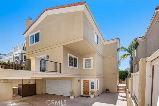 1044 7th Street, Hermosa Beach, California 90254, 4 Bedrooms Bedrooms, ,4 BathroomsBathrooms,Residential,Sold,7th,SB21057089