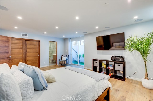 728 Lucia Avenue, Redondo Beach, California 90277, 4 Bedrooms Bedrooms, ,2 BathroomsBathrooms,Residential,Sold,Lucia,SB19142889