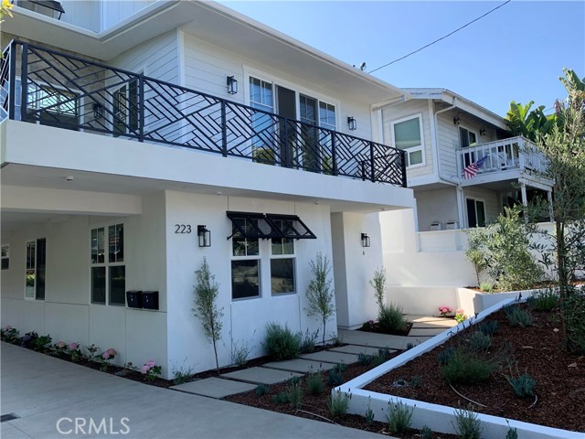 223 Irena Avenue, Redondo Beach, California 90277, 4 Bedrooms Bedrooms, ,3 BathroomsBathrooms,Residential,Sold,Irena,SB20117276