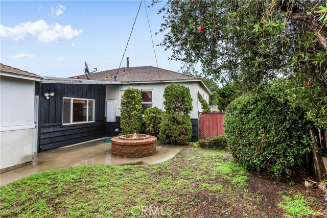1813 Lynngrove Drive, Manhattan Beach, California 90266, 2 Bedrooms Bedrooms, ,Residential,Sold,Lynngrove,SB18291838
