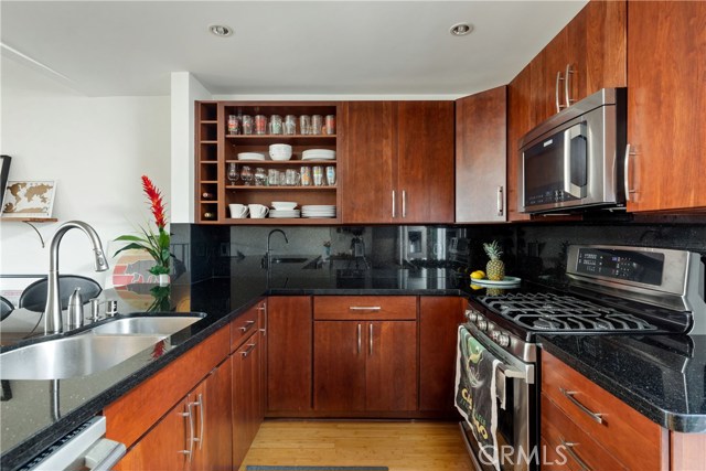 834 Lucia Avenue, Redondo Beach, California 90277, 2 Bedrooms Bedrooms, ,2 BathroomsBathrooms,Residential,Sold,Lucia,SB20066365