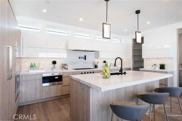 705 Crest Drive, Manhattan Beach, California 90266, 5 Bedrooms Bedrooms, ,2 BathroomsBathrooms,Residential,Sold,Crest,SB20098855