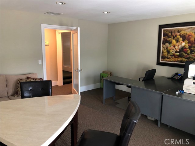 Huntington, ,Commercial Rent,For Sale,Huntington,CV20170322