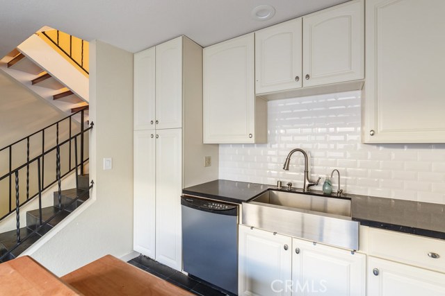 1140 Manhattan Beach Boulevard, Manhattan Beach, California 90266, 2 Bedrooms Bedrooms, ,3 BathroomsBathrooms,Residential,Sold,Manhattan Beach,SB17069886