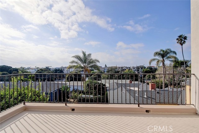 634 8th Place, Hermosa Beach, California 90254, 4 Bedrooms Bedrooms, ,2 BathroomsBathrooms,Residential,Sold,8th,SB20216281