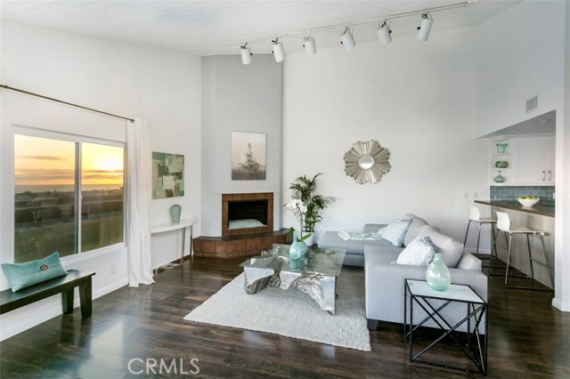 943 1st Street, Hermosa Beach, California 90254, 2 Bedrooms Bedrooms, ,2 BathroomsBathrooms,Residential,Sold,1st,SB17097562