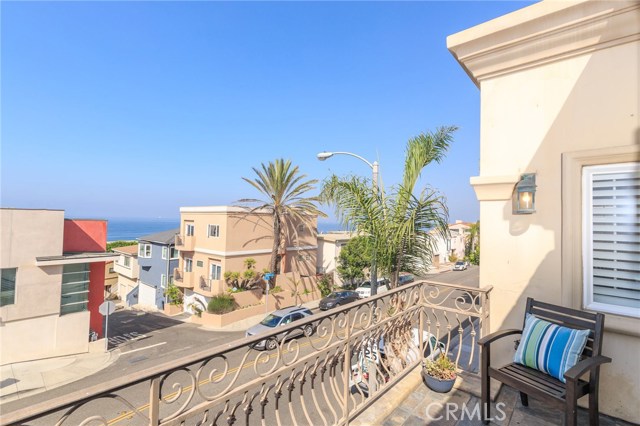 2208 Highland Avenue, Manhattan Beach, California 90266, 3 Bedrooms Bedrooms, ,3 BathroomsBathrooms,Residential,Sold,Highland,SB18227343