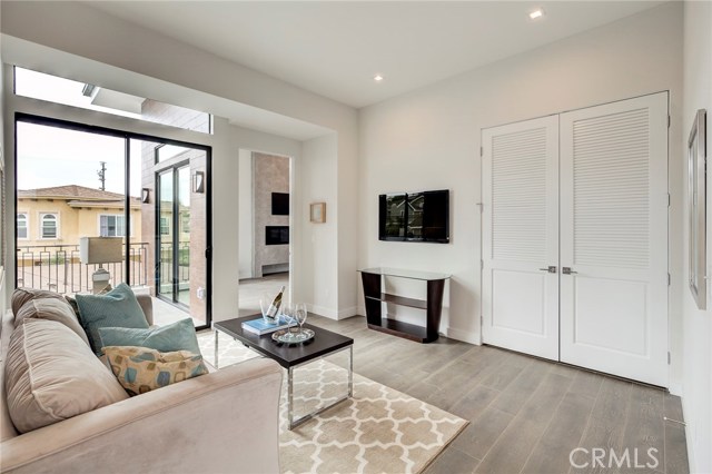 1909 Huntington Lane, Redondo Beach, California 90278, 4 Bedrooms Bedrooms, ,3 BathroomsBathrooms,Residential,Sold,Huntington,PV18234490