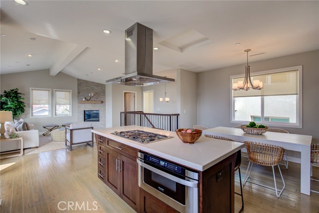 931 1st Street, Hermosa Beach, California 90254, 3 Bedrooms Bedrooms, ,2 BathroomsBathrooms,Residential,Sold,1st,SB19229555
