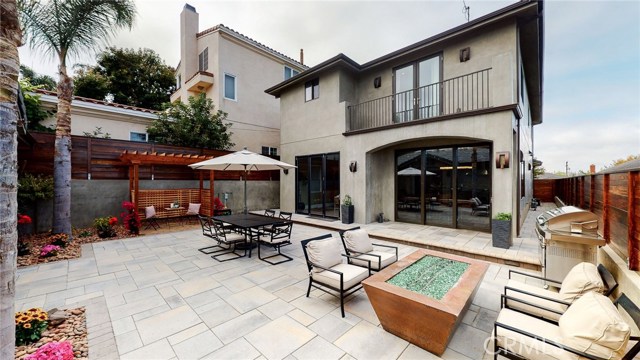 La Cantina Bifold Doors on the left and Loewen Two Panel Stacked Sliding Doors on the right, flow to the Patio Area.