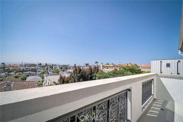 1244 9th Street, Hermosa Beach, California 90254, 5 Bedrooms Bedrooms, ,2 BathroomsBathrooms,Residential,Sold,9th,SB21081719