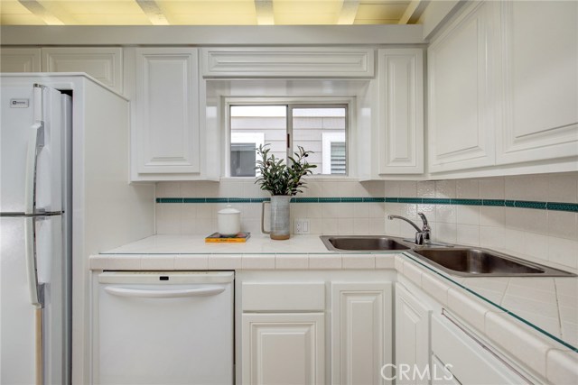 436 1st Street, Manhattan Beach, California 90266, 4 Bedrooms Bedrooms, ,2 BathroomsBathrooms,Residential,Sold,1st,SB20048897