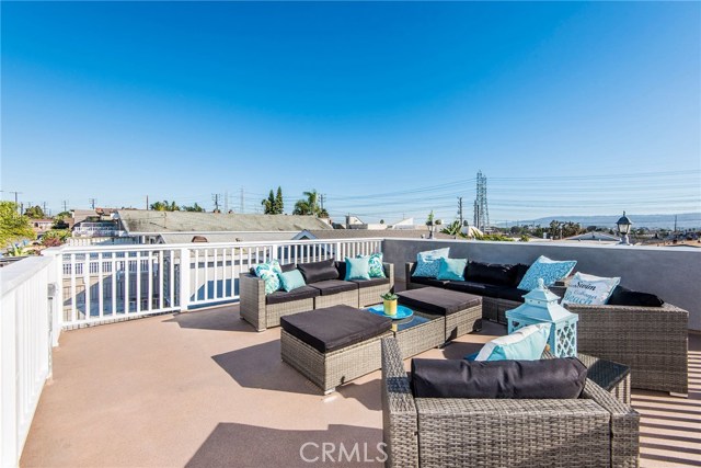 1706 Van Horne Lane, Redondo Beach, California 90278, 4 Bedrooms Bedrooms, ,2 BathroomsBathrooms,Residential,Sold,Van Horne,SB18252340
