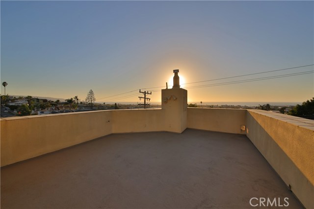 1220 Ocean Drive, Hermosa Beach, California 90254, 4 Bedrooms Bedrooms, ,3 BathroomsBathrooms,Residential,Sold,Ocean,SB17068697