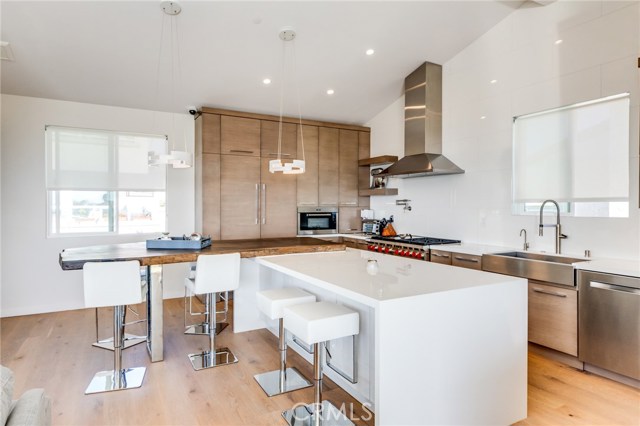 728 Lucia Avenue, Redondo Beach, California 90277, 4 Bedrooms Bedrooms, ,2 BathroomsBathrooms,Residential,Sold,Lucia,SB19142889