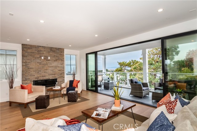 653 13th Street, Manhattan Beach, California 90266, 4 Bedrooms Bedrooms, ,2 BathroomsBathrooms,Residential,Sold,13th,SB19011414