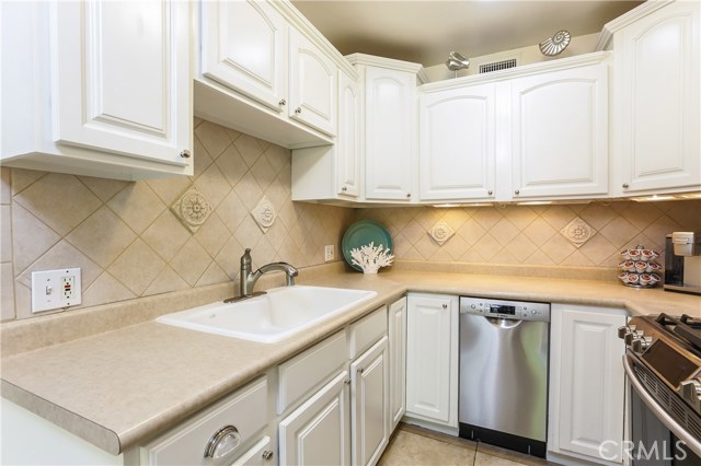 2621 Voorhees Avenue, Redondo Beach, California 90278, 3 Bedrooms Bedrooms, ,2 BathroomsBathrooms,Residential,Sold,Voorhees,SB17083243