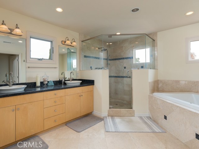 314 Avenue D, Redondo Beach, California 90277, 5 Bedrooms Bedrooms, ,5 BathroomsBathrooms,Residential,Sold,Avenue D,SB20083856