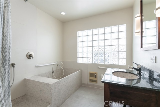 571 33rd Street, Manhattan Beach, California 90266, 2 Bedrooms Bedrooms, ,2 BathroomsBathrooms,Residential,Sold,33rd,SB21059997