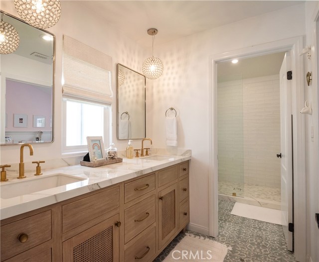 Jack and Jill bathroom for bedrooms #4 and #5