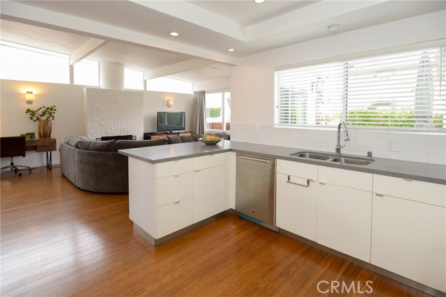 3005 Manhattan Avenue, Hermosa Beach, California 90254, 3 Bedrooms Bedrooms, ,3 BathroomsBathrooms,Residential,Sold,Manhattan,SB18091717