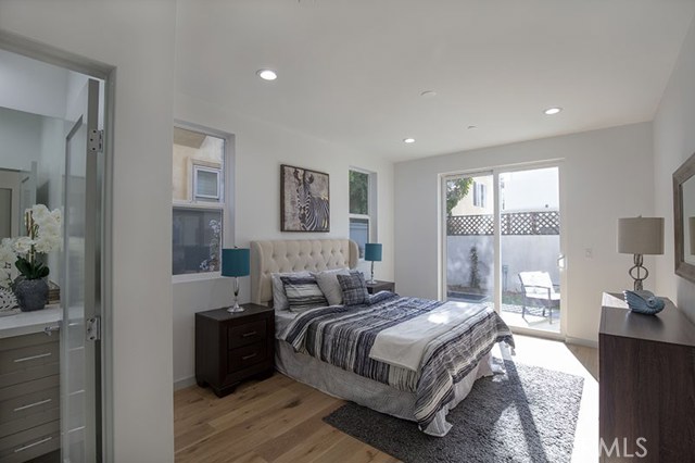 213 Juanita Avenue, Redondo Beach, California 90277, 4 Bedrooms Bedrooms, ,4 BathroomsBathrooms,Residential,Sold,Juanita,SB19068362