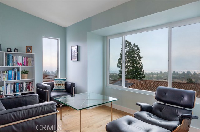 Grand suite sitting area - could be used as an office or accommodate gym equipment.