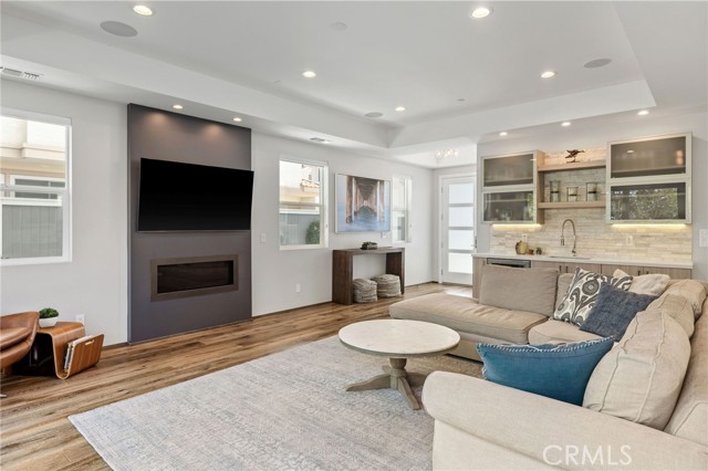 2013 Voorhees Avenue, Redondo Beach, California 90278, 4 Bedrooms Bedrooms, ,3 BathroomsBathrooms,Residential,Sold,Voorhees,SB21088037