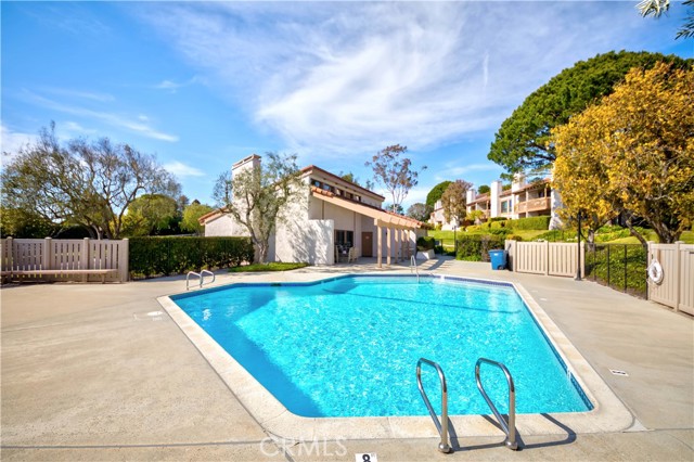 10 Seaview Drive, Rolling Hills Estates, California 90274, 3 Bedrooms Bedrooms, ,2 BathroomsBathrooms,Residential,Sold,Seaview,SB21062172