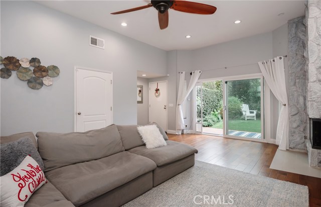 2004 Vanderbilt Lane, Redondo Beach, California 90278, 3 Bedrooms Bedrooms, ,2 BathroomsBathrooms,Residential,Sold,Vanderbilt,SB20257419