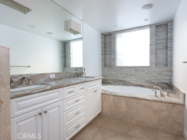 410 31st Street, Manhattan Beach, California 90266, 3 Bedrooms Bedrooms, ,2 BathroomsBathrooms,Residential,Sold,31st,SB20024556