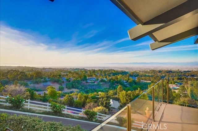 16 Deerhill Drive, Rolling Hills Estates, California 90274, 4 Bedrooms Bedrooms, ,3 BathroomsBathrooms,Residential,Sold,Deerhill,PV21103013