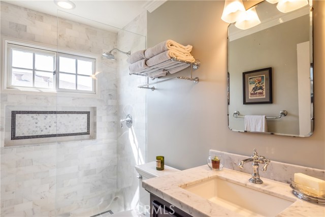 592 33rd Street, Manhattan Beach, California 90266, 3 Bedrooms Bedrooms, ,3 BathroomsBathrooms,Residential,Sold,33rd,SB19082655