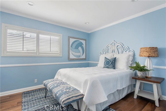 329 4th Street, Manhattan Beach, California 90266, 3 Bedrooms Bedrooms, ,2 BathroomsBathrooms,Residential,Sold,4th,SB20090773