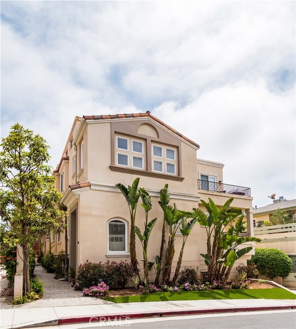 702 11th Street, Hermosa Beach, California 90254, 4 Bedrooms Bedrooms, ,2 BathroomsBathrooms,Residential,Sold,11th,SB18117521