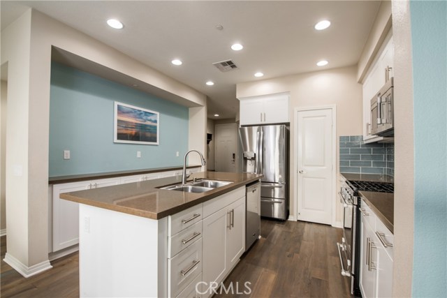 2 Bed Home for Sale in Hawthorne, California