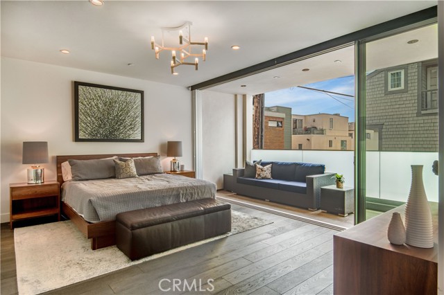 218 1st Place, Manhattan Beach, California 90266, 3 Bedrooms Bedrooms, ,3 BathroomsBathrooms,Residential,Sold,1st,PV21075886