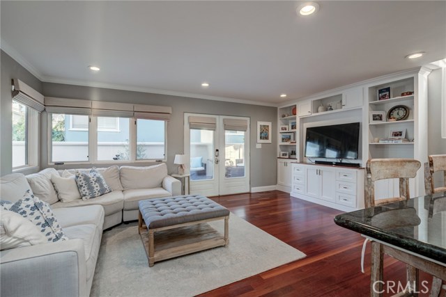 902 6th Street, Hermosa Beach, California 90254, 4 Bedrooms Bedrooms, ,3 BathroomsBathrooms,Residential,Sold,6th,SB20213089