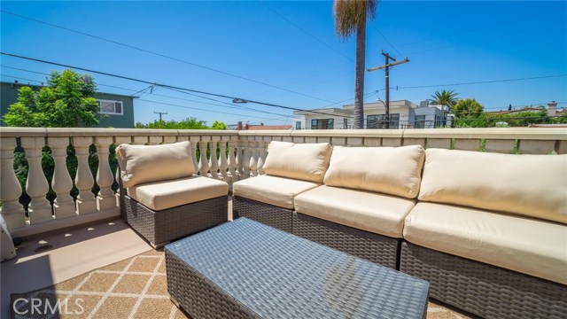 1002 5th Street, Hermosa Beach, California 90254, 5 Bedrooms Bedrooms, ,2 BathroomsBathrooms,Residential,Sold,5th,SB20139034
