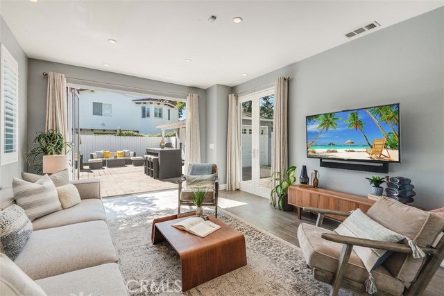 2305 Oak Avenue, Manhattan Beach, California 90266, 3 Bedrooms Bedrooms, ,2 BathroomsBathrooms,Residential,Sold,Oak,PW21077837