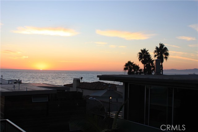 116 24th Place, Manhattan Beach, California 90266, 3 Bedrooms Bedrooms, ,3 BathroomsBathrooms,Residential,Sold,24th,SB17219013