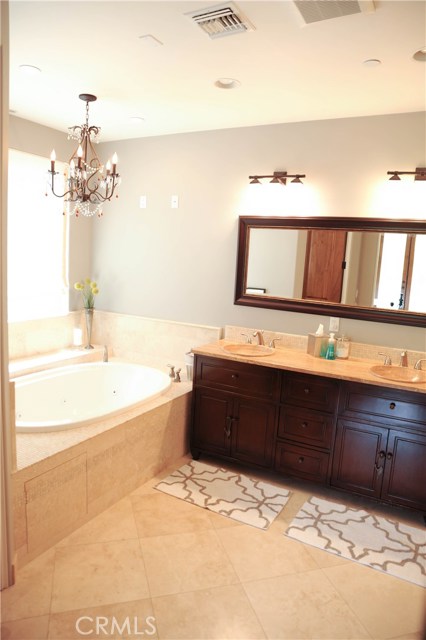 713 JUANITA, Redondo Beach, California 90277, 3 Bedrooms Bedrooms, ,2 BathroomsBathrooms,Residential,Sold,JUANITA,SB17176144