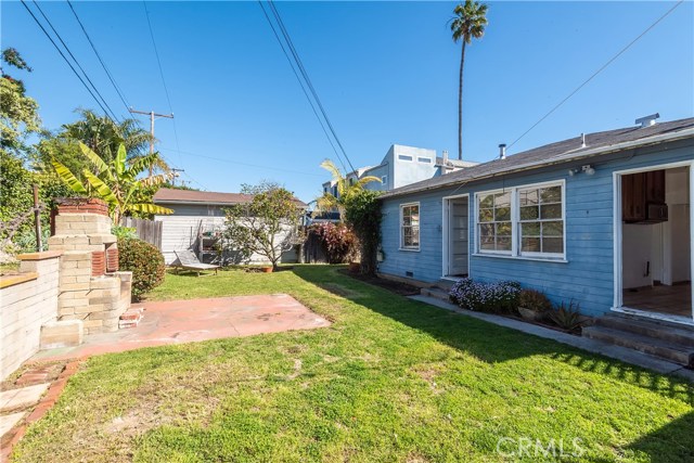1717 Meadows Avenue, Manhattan Beach, California 90266, 3 Bedrooms Bedrooms, ,1 BathroomBathrooms,Residential,Sold,Meadows,SB19055277