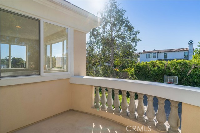 1404 5th Street, Manhattan Beach, California 90266, 5 Bedrooms Bedrooms, ,3 BathroomsBathrooms,Residential,Sold,5th,SB19256035