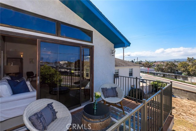 403 Lucia Avenue, Redondo Beach, California 90277, 3 Bedrooms Bedrooms, ,1 BathroomBathrooms,Residential,Sold,Lucia,SB18144542