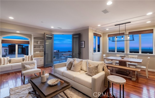 319 24th Street, Manhattan Beach, California 90266, 3 Bedrooms Bedrooms, ,3 BathroomsBathrooms,Residential,Sold,24th,SB21092556